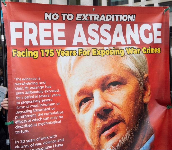 Julian Assange.PNG (3)
