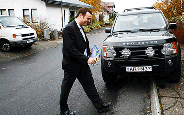 ÞAÐ ER ÓSATT AÐ VIÐ BERUM ÖLL SÖK