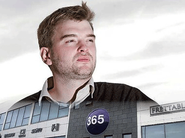 ÁRÁSIRNAR Á ÁSMUND EINAR