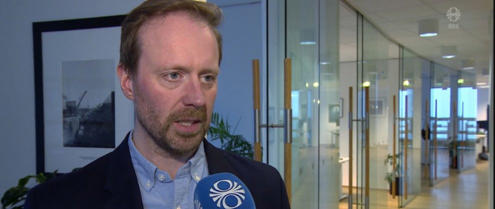 SIGURÐUR VILL ENDURHEIMTA MANNORÐ ÍSLANDS